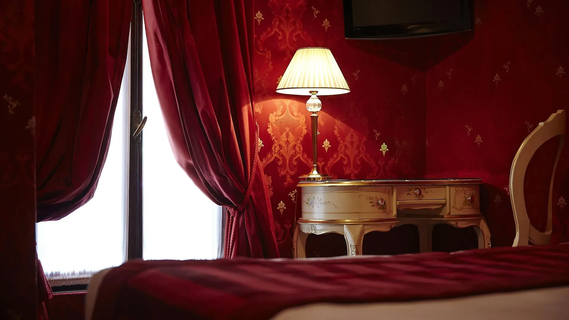 Palazzo Paruta & Wellness Suites Venice 4*,