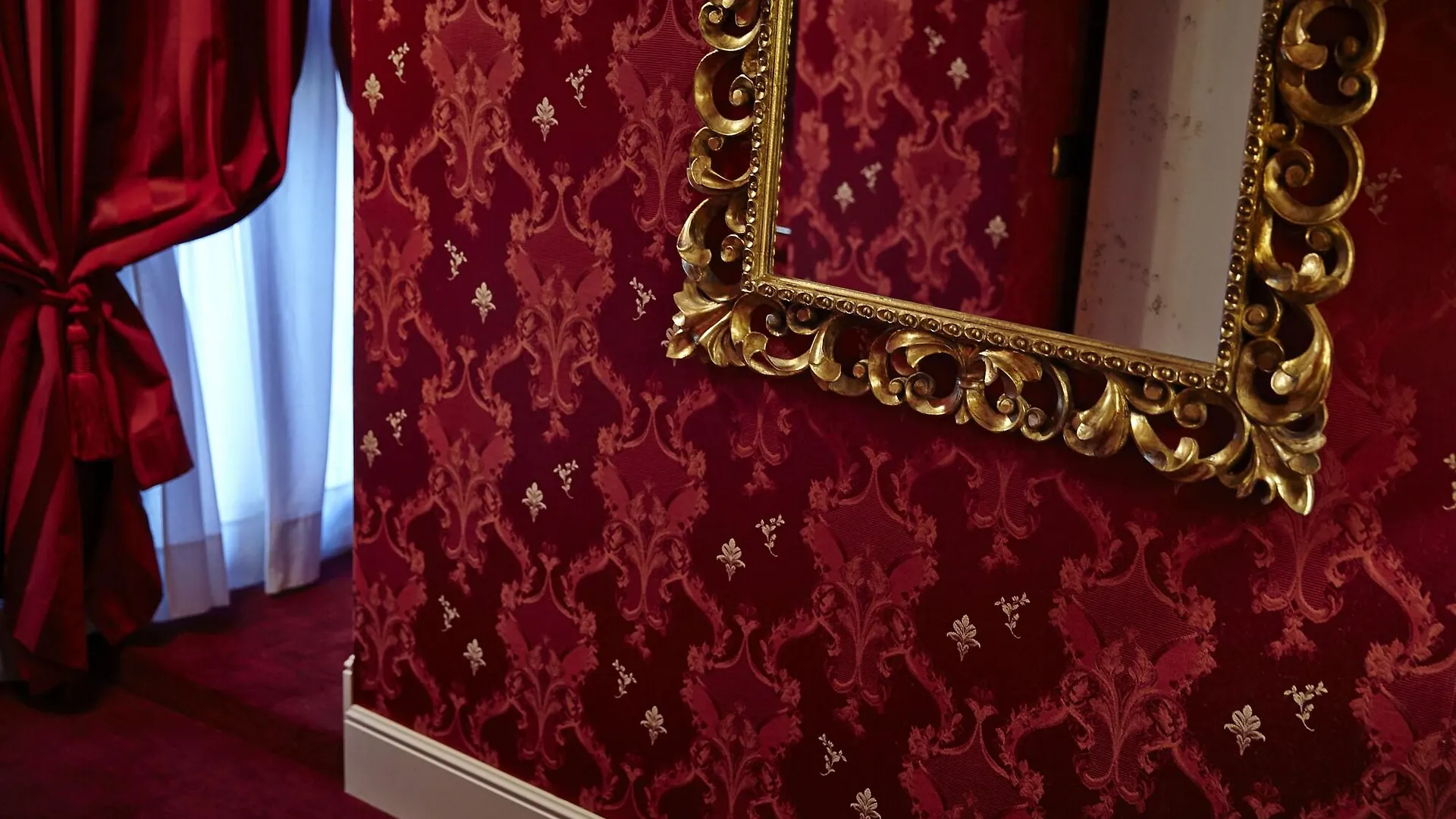 Palazzo Paruta & Wellness Suites Venice Hotel