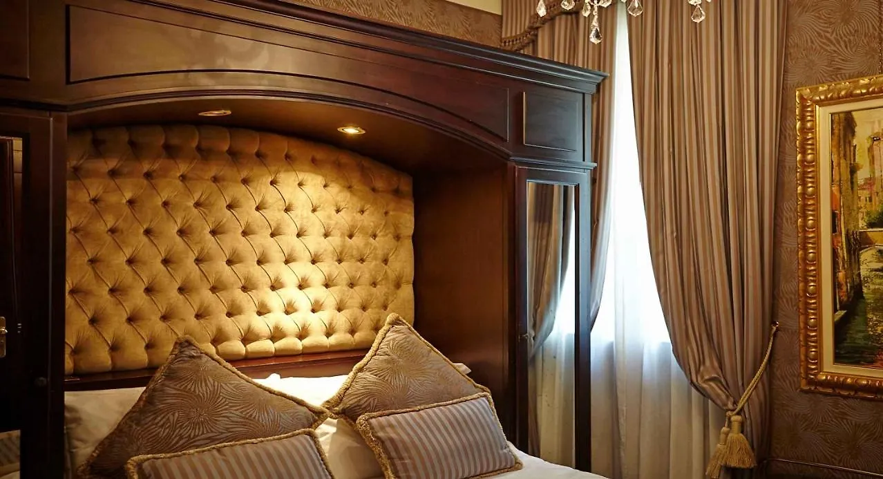 Palazzo Paruta & Wellness Suites Venice Hotel
