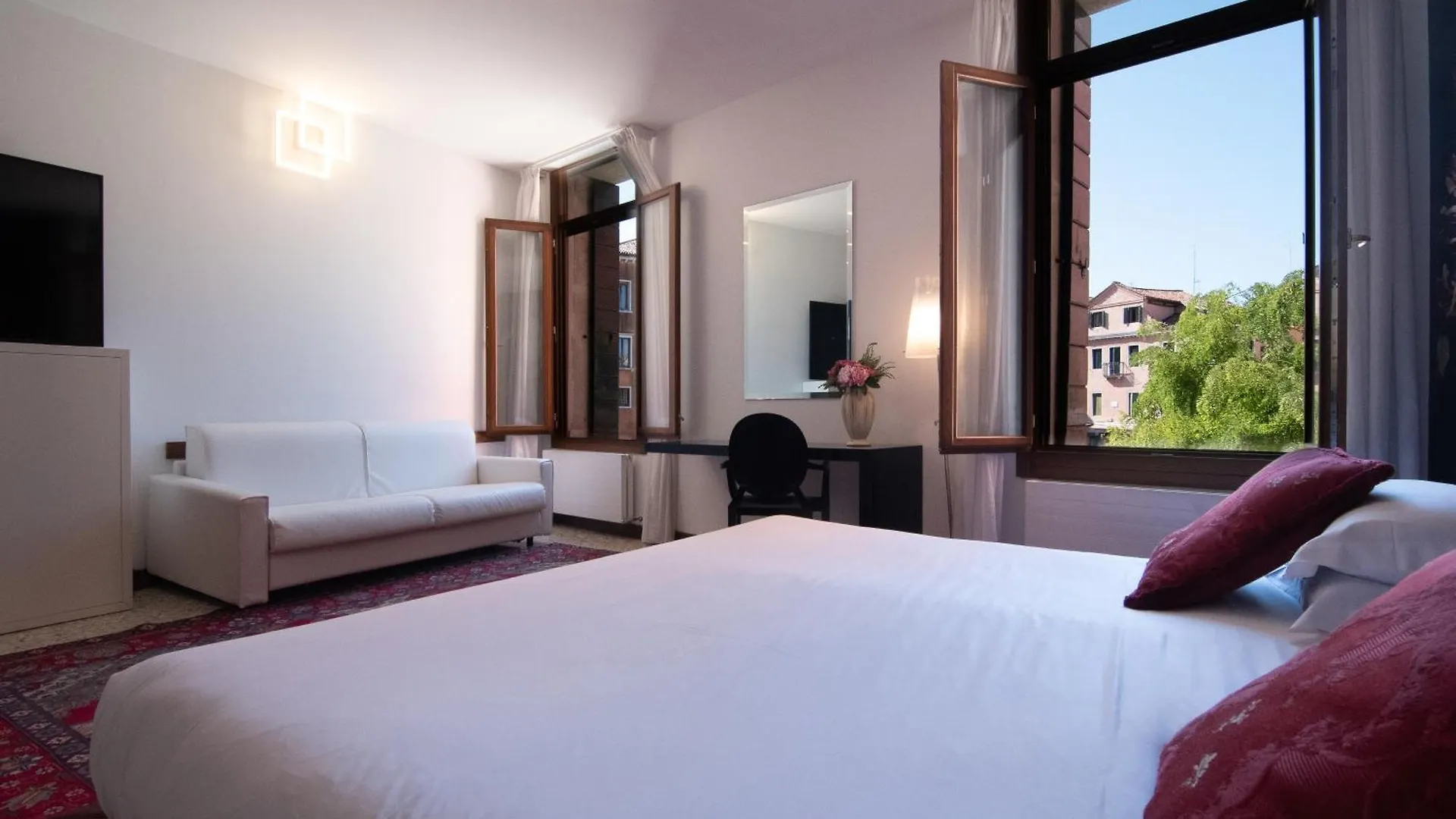 Palazzo Paruta & Wellness Suites Venice Hotel