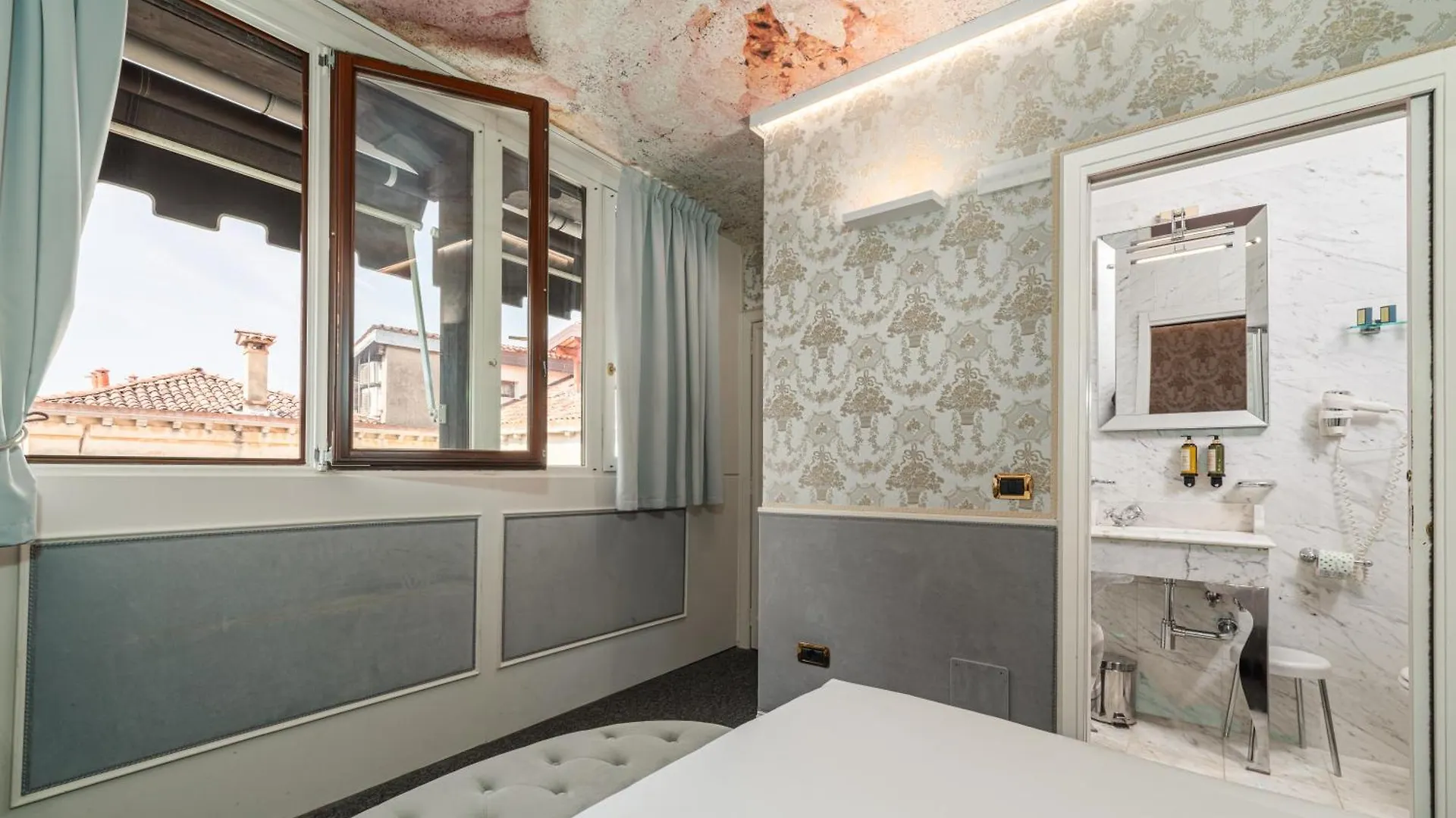 Palazzo Paruta & Wellness Suites Venice 4*,  Italy